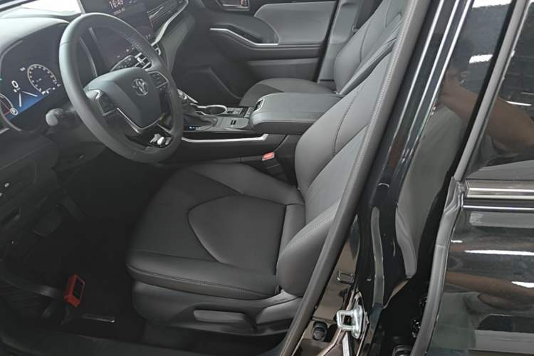 Used Toyota Highlander 2026 Model 2.5L Intelligent Electric Hybrid Dual-Engine Two-Wheel-Drive Elite Edition 7-seater Left Front Seat