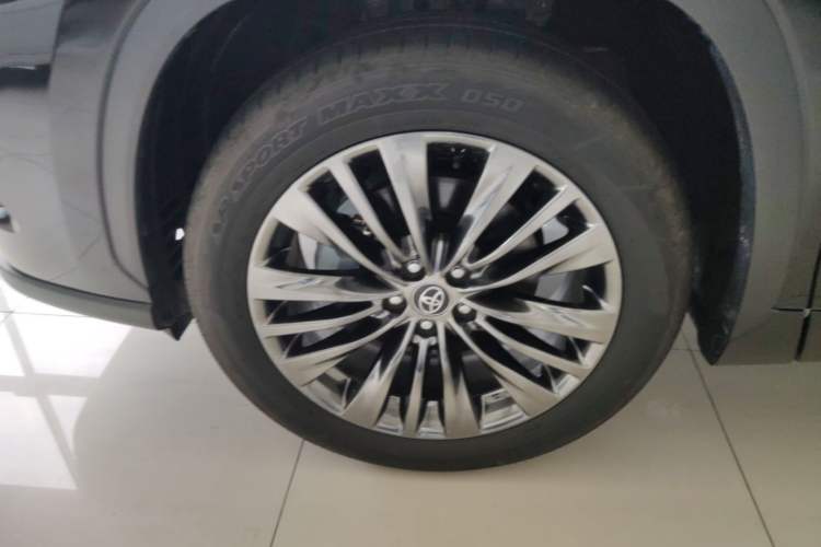 Used Toyota Highlander 2026 Model 2.5L Intelligent Electric Hybrid Dual-Engine Two-Wheel-Drive Luxury Edition 7-seater Left Front Wheel Hub
