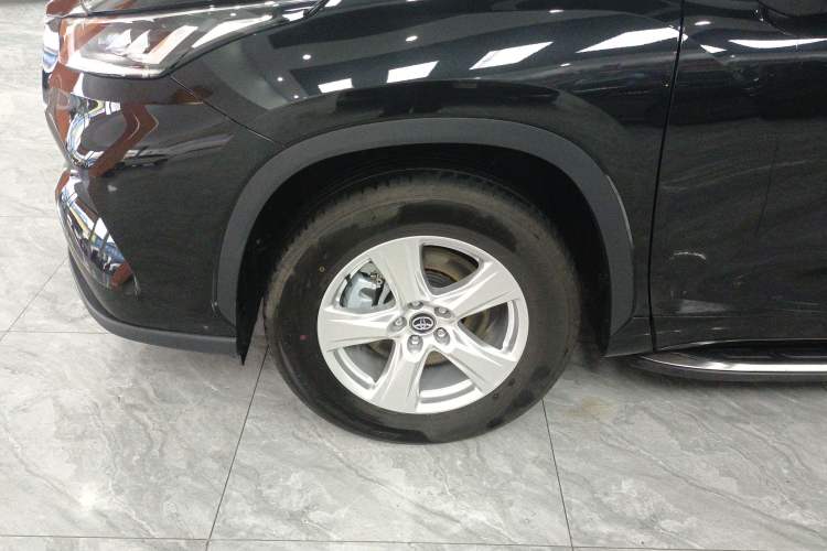 Used Toyota Highlander 2026 Model 2.5L Intelligent Electric Hybrid Dual-Engine Two-Wheel-Drive Elite Edition 5-seater Left Front Wheel Hub
