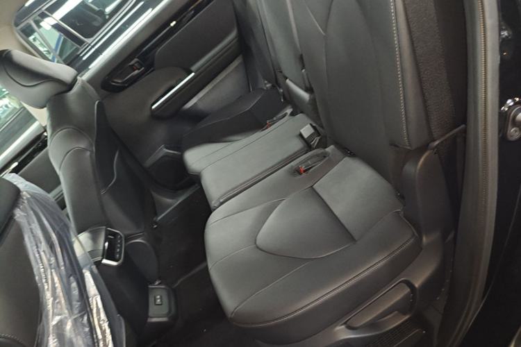 Used Toyota Highlander 2026 Model 2.5L Intelligent Electric Hybrid Dual-Engine Two-Wheel-Drive Elite Edition 5-seater Left Rear Seat