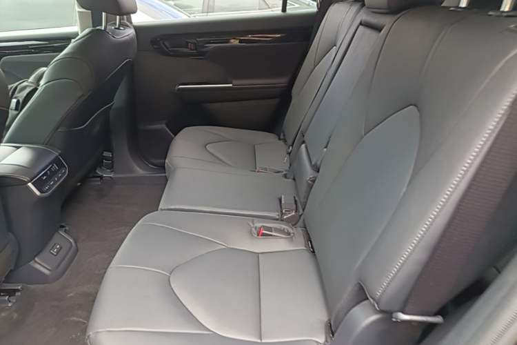 Used Toyota Highlander 2026 Model 2.5L Intelligent Electric Hybrid Dual-Engine Two-Wheel-Drive Elite Edition 5-seater Left Rear Seat