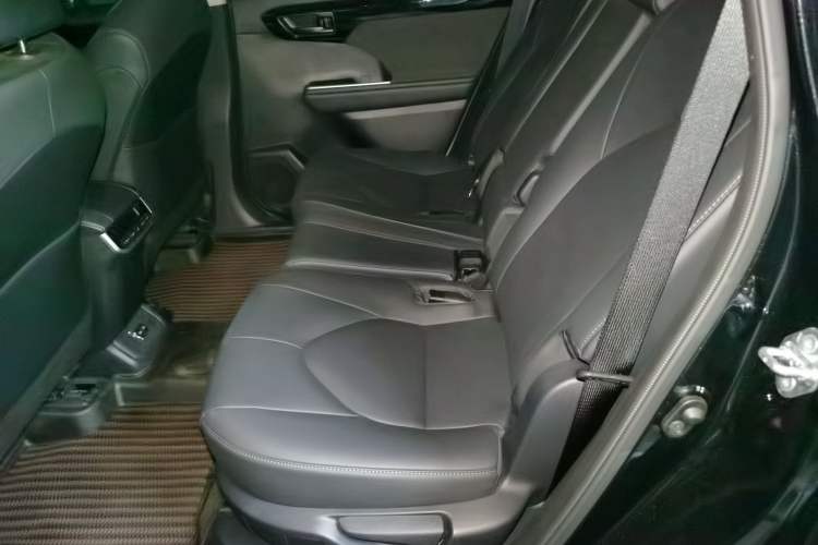 Used Toyota Highlander 2026 Model 2.5L Intelligent Electric Hybrid Dual-Engine Two-Wheel-Drive Elite Edition 5-seater Left Rear Seat