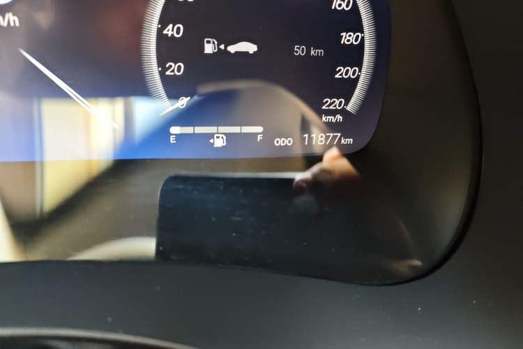 Used Toyota Highlander 2026 Model 2.5L Intelligent Electric Hybrid Dual-Engine Two-Wheel-Drive Luxury Edition 7-seater Odometer Close Up