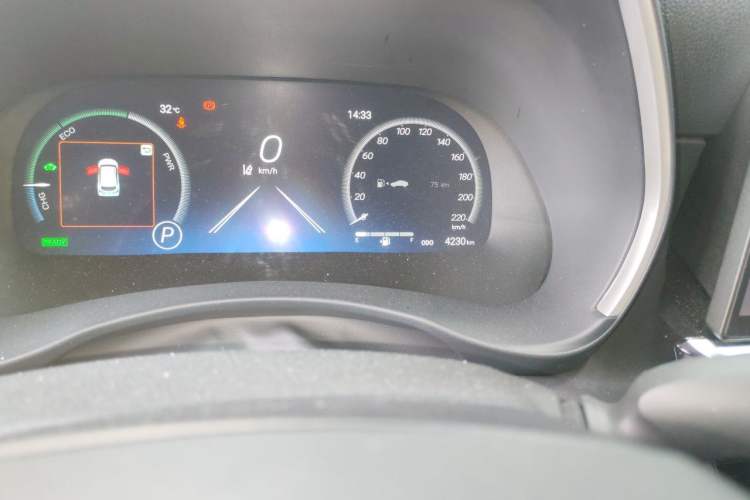 Used Toyota Highlander 2026 Model 2.5L Intelligent Electric Hybrid Dual-Engine Two-Wheel-Drive Elite Edition 7-seater Odometer Close Up