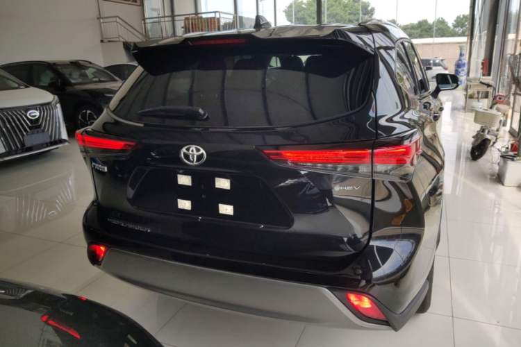Used Toyota Highlander 2026 Model 2.5L Intelligent Electric Hybrid Dual-Engine Two-Wheel-Drive Luxury Edition 7-seater Rear