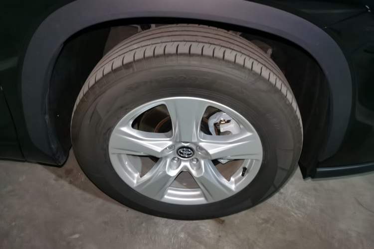 Used Toyota Highlander 2026 Model 2.5L Intelligent Electric Hybrid Dual-Engine Two-Wheel-Drive Elite Edition 5-seater Right Front Wheel Hub