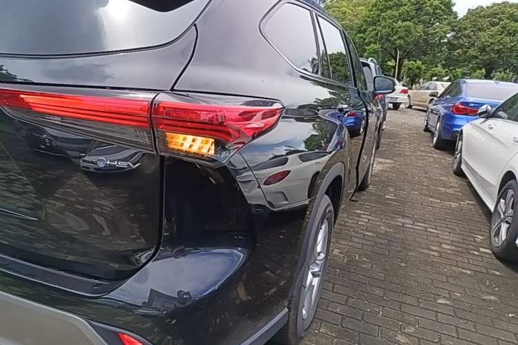 Used Toyota Highlander 2026 Model 2.5L Intelligent Electric Hybrid Dual-Engine Two-Wheel-Drive Elite Edition 5-seater Right Rear Taillight