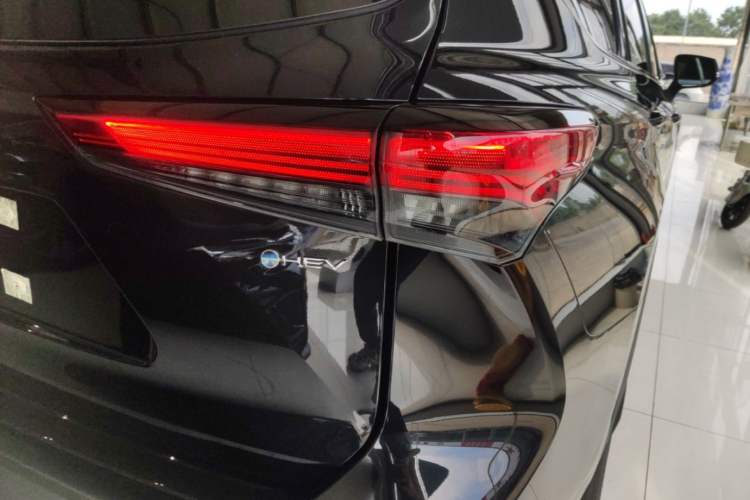 Used Toyota Highlander 2026 Model 2.5L Intelligent Electric Hybrid Dual-Engine Two-Wheel-Drive Luxury Edition 7-seater Right Rear Taillight