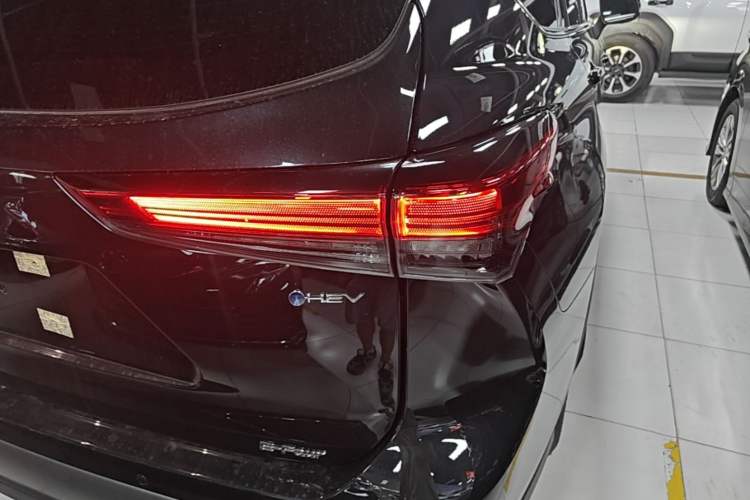 Used Toyota Highlander 2026 Model 2.5L Intelligent Electric Hybrid Dual-Engine All-Wheel-Drive Prestige Edition 7-seater Right Rear Taillight