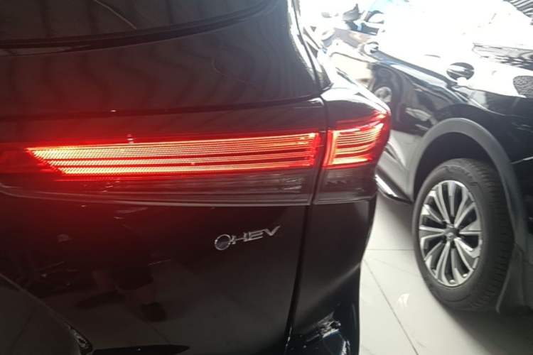 Used Toyota Highlander 2026 Model 2.5L Intelligent Electric Hybrid Dual-Engine Two-Wheel-Drive Elite Edition 7-seater Right Rear Taillight