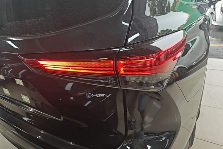 Used Toyota Highlander 2026 Model 2.5L Intelligent Electric Hybrid Dual-Engine Two-Wheel-Drive Elite Edition 7-seater Right Rear Taillight