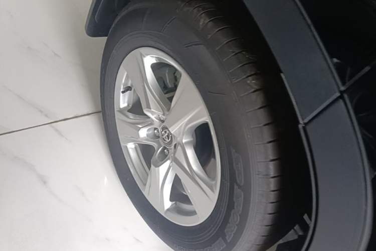 Used Toyota Highlander 2026 Model 2.5L Intelligent Electric Hybrid Dual-Engine Two-Wheel-Drive Elite Edition 7-seater Right Rear Wheel Hub
