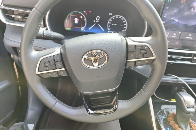 Used Toyota Highlander 2026 Model 2.5L Intelligent Electric Hybrid Dual-Engine Two-Wheel-Drive Luxury Edition 7-seater Steering Wheel
