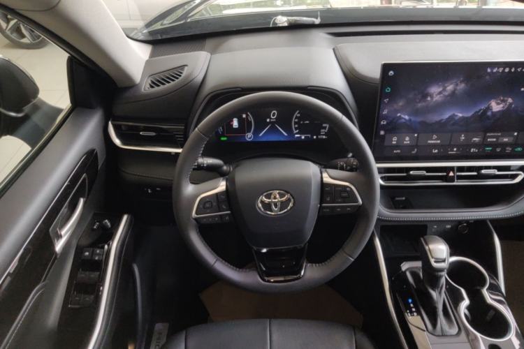 Used Toyota Highlander 2026 Model 2.5L Intelligent Electric Hybrid Dual-Engine Two-Wheel-Drive Luxury Edition 7-seater Steering Wheel