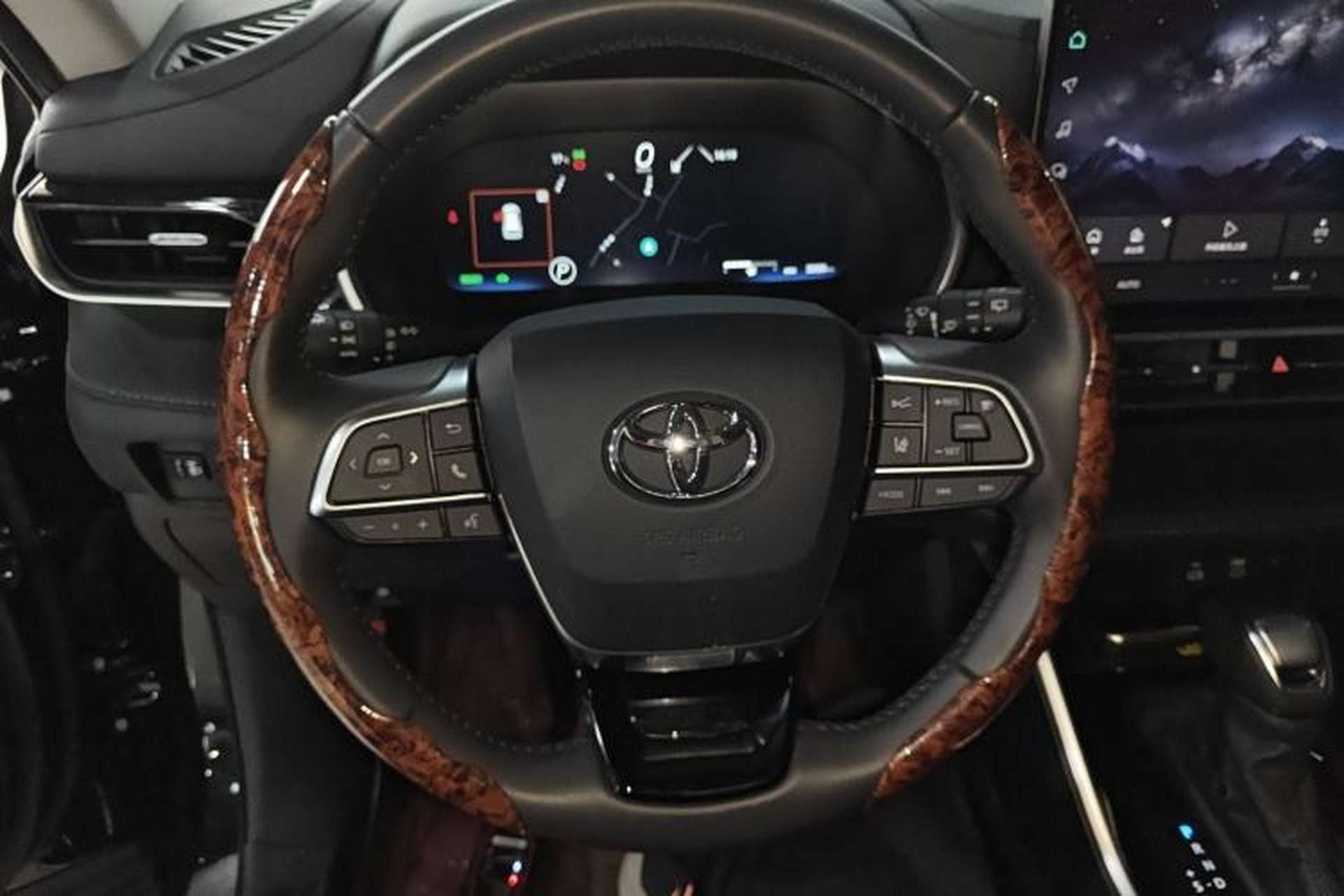 Used Toyota Highlander 2026 Model 2.5L Intelligent Electric Hybrid Dual-Engine Two-Wheel-Drive Elite Edition 5-seater Steering Wheel
