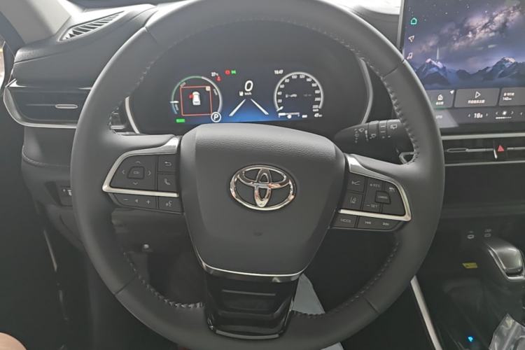 Used Toyota Highlander 2026 Model 2.5L Intelligent Electric Hybrid Dual-Engine Two-Wheel-Drive Elite Edition 7-seater Steering Wheel