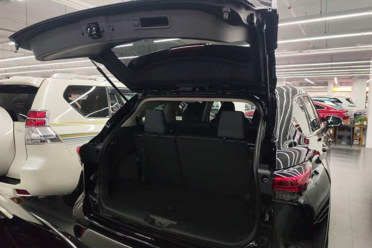 Used Toyota Highlander 2026 Model 2.5L Intelligent Electric Hybrid Dual-Engine Two-Wheel-Drive Elite Edition 7-seater Trunk