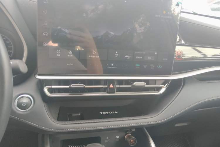 Used Toyota Highlander 2026 Model 2.5L Intelligent Electric Hybrid Dual-Engine Two-Wheel-Drive Elite Edition 5-seater Audio And AC Panel
