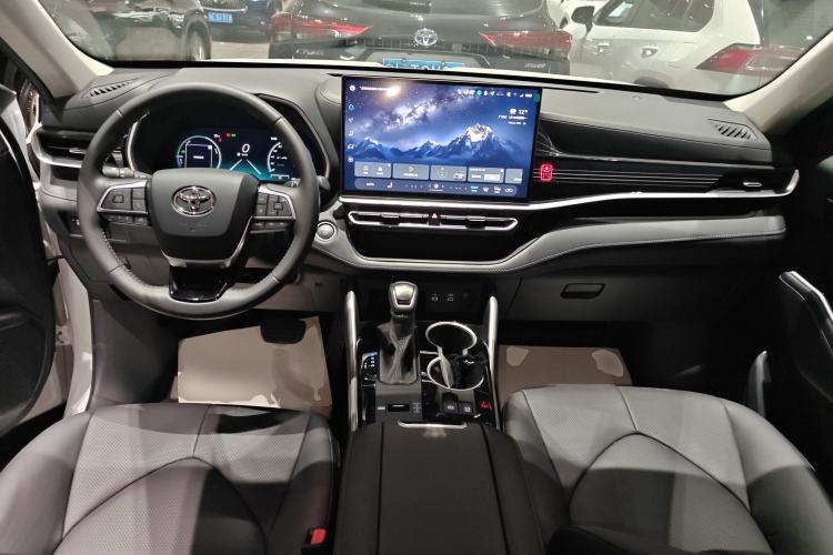 Used Toyota Highlander 2026 Model 2.5L Intelligent Electric Hybrid Dual-Engine All-Wheel-Drive Luxury Edition 7-seater Center Console