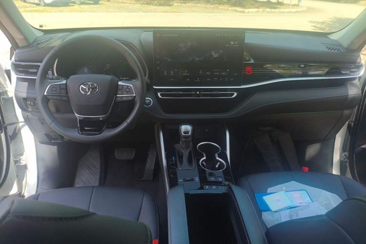 Used Toyota Highlander 2026 Model 2.5L Intelligent Electric Hybrid Dual-Engine Two-Wheel-Drive Elite Edition 7-seater Center Console
