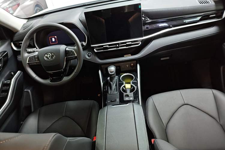 Used Toyota Highlander 2026 Model 2.5L Intelligent Electric Hybrid Dual-Engine Two-Wheel-Drive Elite Edition 5-seater Center Console