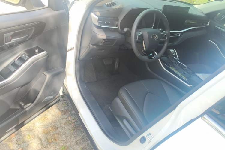 Used Toyota Highlander 2026 Model 2.5L Intelligent Electric Hybrid Dual-Engine Two-Wheel-Drive Elite Edition 7-seater Driver Seat