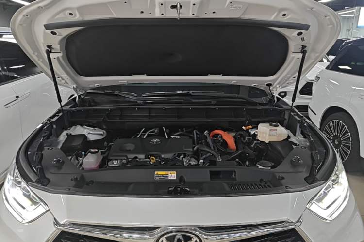 Used Toyota Highlander 2026 Model 2.5L Intelligent Electric Hybrid Dual-Engine All-Wheel-Drive Prestige Edition 7-seater Engine Bay