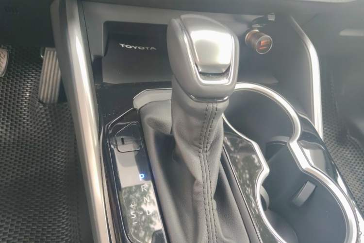 Used Toyota Highlander 2026 Model 2.5L Intelligent Electric Hybrid Dual-Engine Two-Wheel-Drive Elite Edition 5-seater Gear Lever