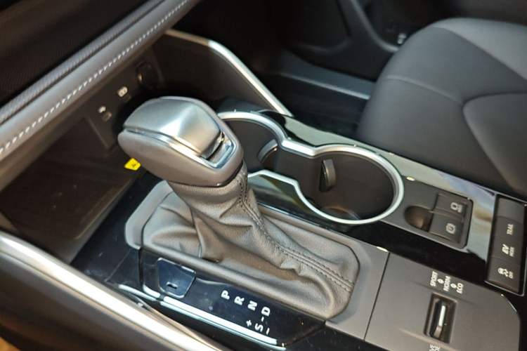 Used Toyota Highlander 2026 Model 2.5L Intelligent Electric Hybrid Dual-Engine All-Wheel-Drive Elite Edition 7-seater Gear Lever