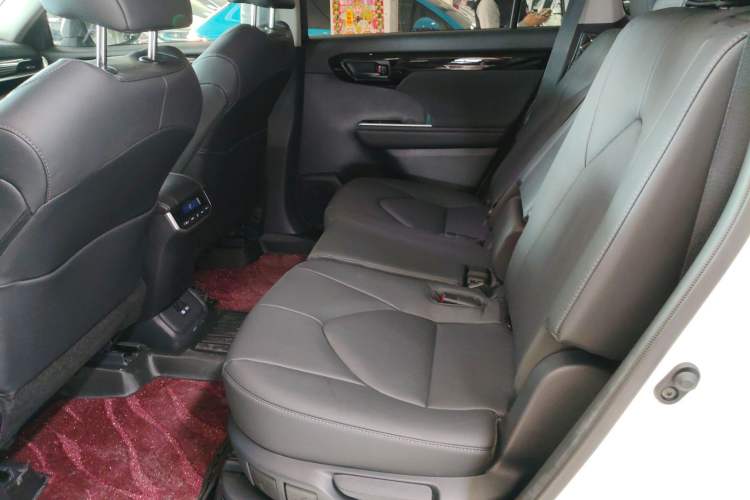 Used Toyota Highlander 2026 Model 2.5L Intelligent Electric Hybrid Dual-Engine All-Wheel-Drive Elite Edition 7-seater Interior 4