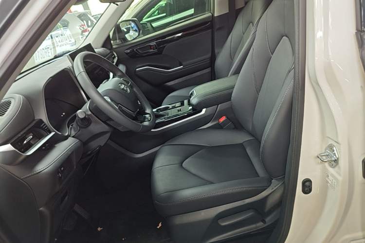 Used Toyota Highlander 2026 Model 2.5L Intelligent Electric Hybrid Dual-Engine Two-Wheel-Drive Elite Edition 5-seater Left Front Seat