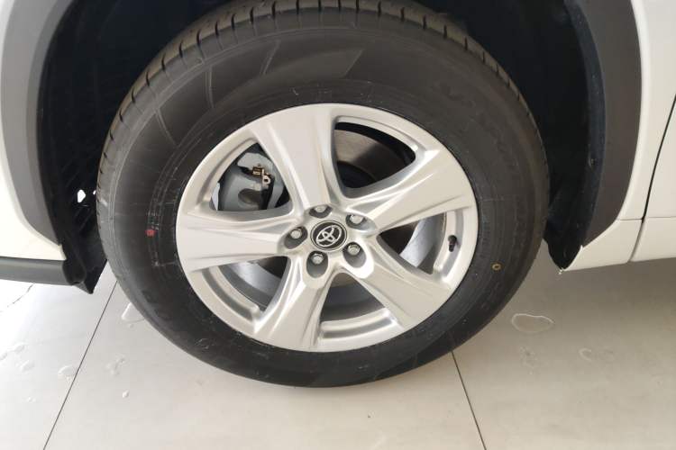 Used Toyota Highlander 2026 Model 2.5L Intelligent Electric Hybrid Dual-Engine All-Wheel-Drive Elite Edition 7-seater Left Front Wheel Hub