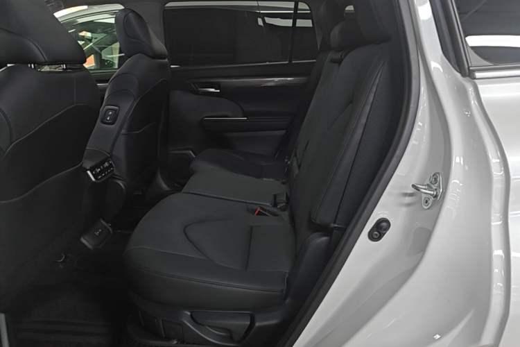 Used Toyota Highlander 2026 Model 2.5L Intelligent Electric Hybrid Dual-Engine All-Wheel-Drive Prestige Edition 7-seater Left Rear Seat