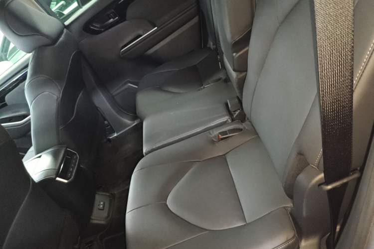 Used Toyota Highlander 2026 Model 2.5L Intelligent Electric Hybrid Dual-Engine Two-Wheel-Drive Elite Edition 5-seater Left Rear Seat