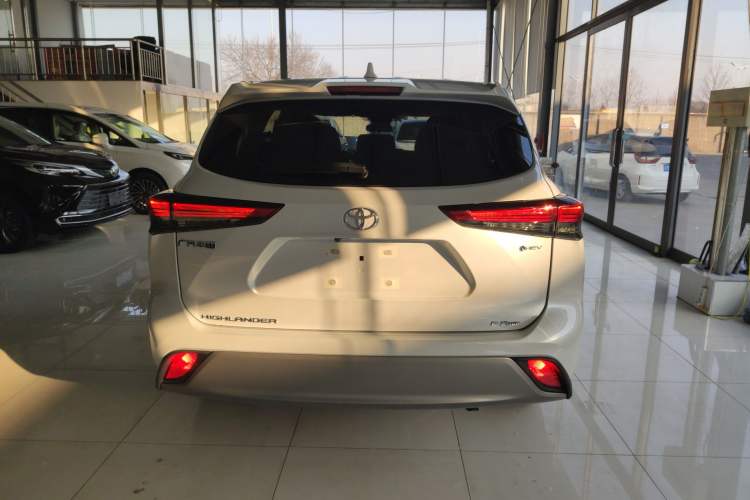 Used Toyota Highlander 2026 Model 2.5L Intelligent Electric Hybrid Dual-Engine All-Wheel-Drive Elite Edition 7-seater Rear