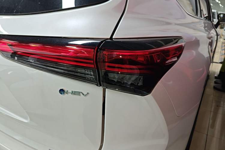 Used Toyota Highlander 2026 Model 2.5L Intelligent Electric Hybrid Dual-Engine All-Wheel-Drive Elite Edition 7-seater Right Rear Taillight