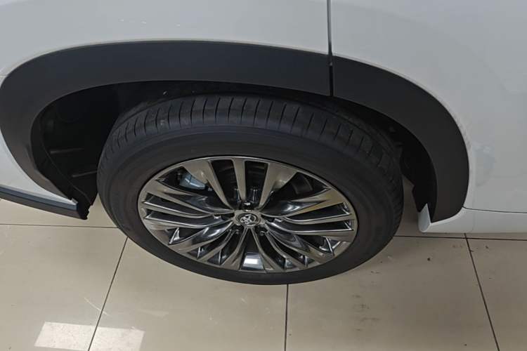 Used Toyota Highlander 2026 Model 2.5L Intelligent Electric Hybrid Dual-Engine All-Wheel-Drive Prestige Edition 7-seater Right Rear Wheel Hub