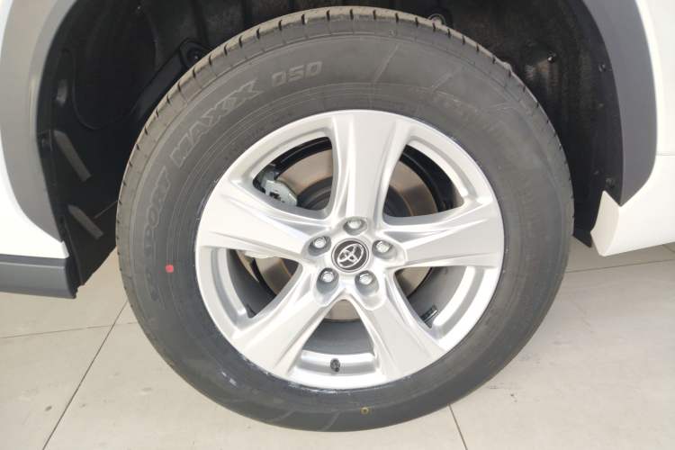 Used Toyota Highlander 2026 Model 2.5L Intelligent Electric Hybrid Dual-Engine All-Wheel-Drive Elite Edition 7-seater Right Rear Wheel Hub