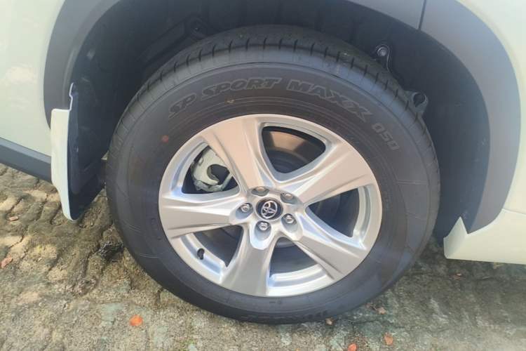 Used Toyota Highlander 2026 Model 2.5L Intelligent Electric Hybrid Dual-Engine Two-Wheel-Drive Elite Edition 7-seater Right Rear Wheel Hub
