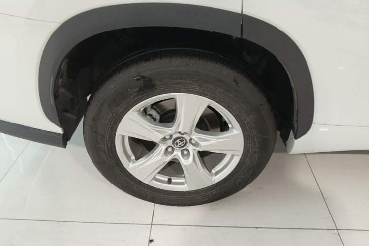Used Toyota Highlander 2026 Model 2.5L Intelligent Electric Hybrid Dual-Engine Two-Wheel-Drive Elite Edition 5-seater Right Rear Wheel Hub