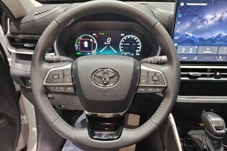 Used Toyota Highlander 2026 Model 2.5L Intelligent Electric Hybrid Dual-Engine All-Wheel-Drive Luxury Edition 7-seater Steering Wheel