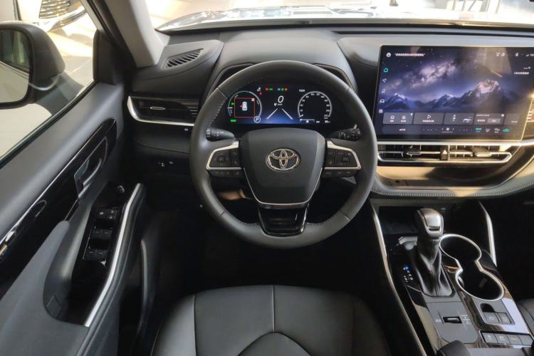 Used Toyota Highlander 2026 Model 2.5L Intelligent Electric Hybrid Dual-Engine All-Wheel-Drive Elite Edition 7-seater Steering Wheel