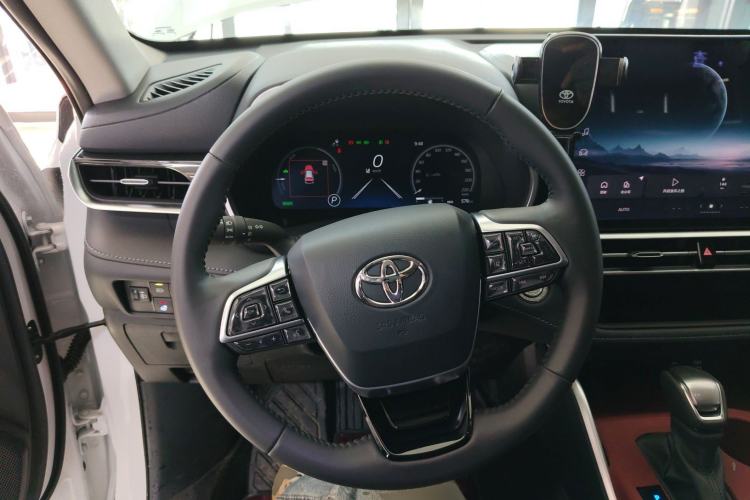Used Toyota Highlander 2026 Model 2.5L Intelligent Electric Hybrid Dual-Engine All-Wheel-Drive Elite Edition 7-seater Steering Wheel