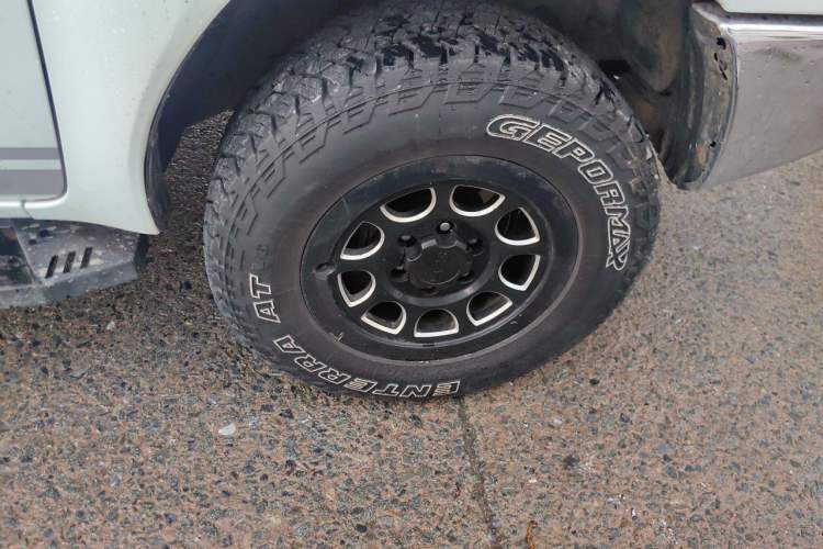 Used Toyota Hilux  Right Front Wheel Hub