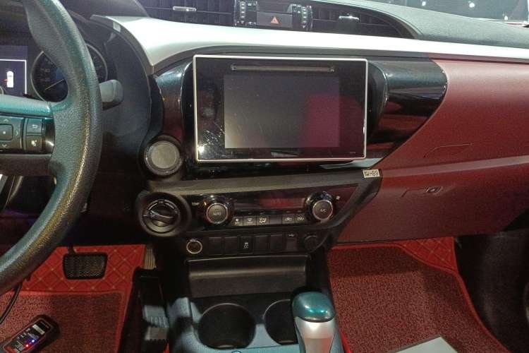 Used Toyota Hilux 2018 2.7L Automatic 4x4 GL – Middle East Audio And AC Panel