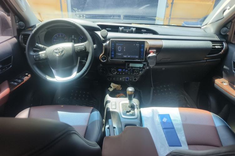 Used Toyota Hilux  Center Console