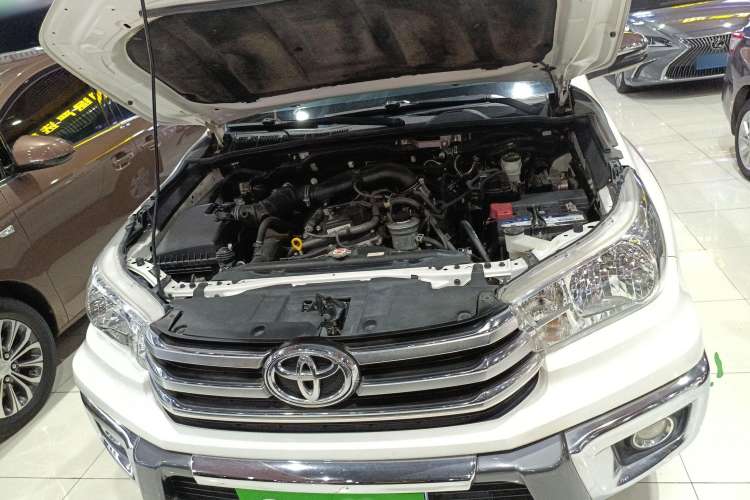 Used Toyota Hilux 2018 2.7L Automatic 4x4 GL – Middle East Engine Bay