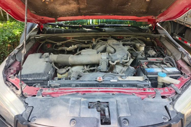 Used Toyota Hilux  Engine Bay