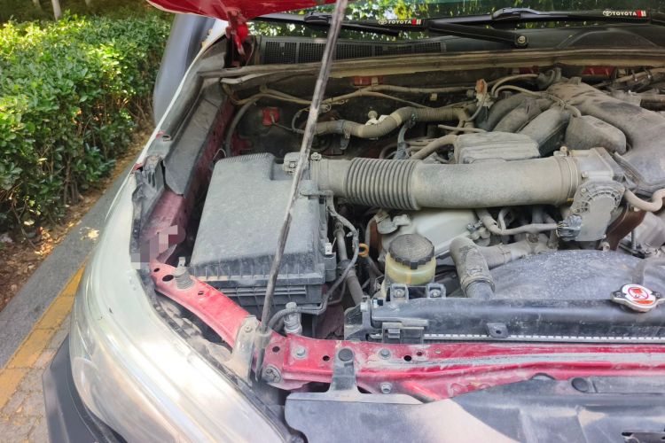 Used Toyota Hilux  Engine Bay Right