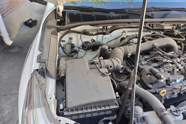 Used Toyota Hilux  Engine Bay Right